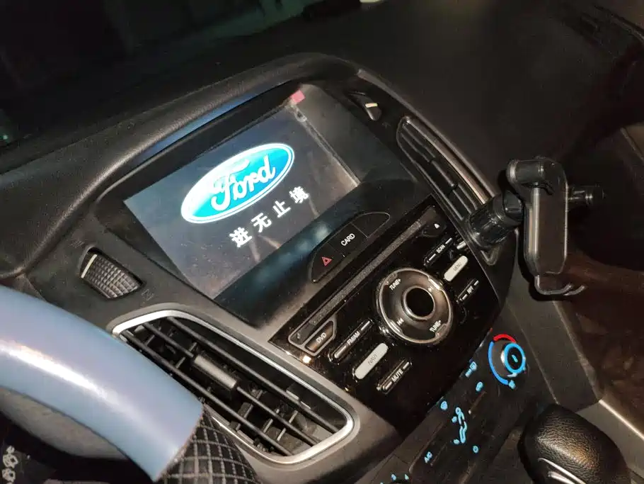 Ford Focus 2017 — фото 13
