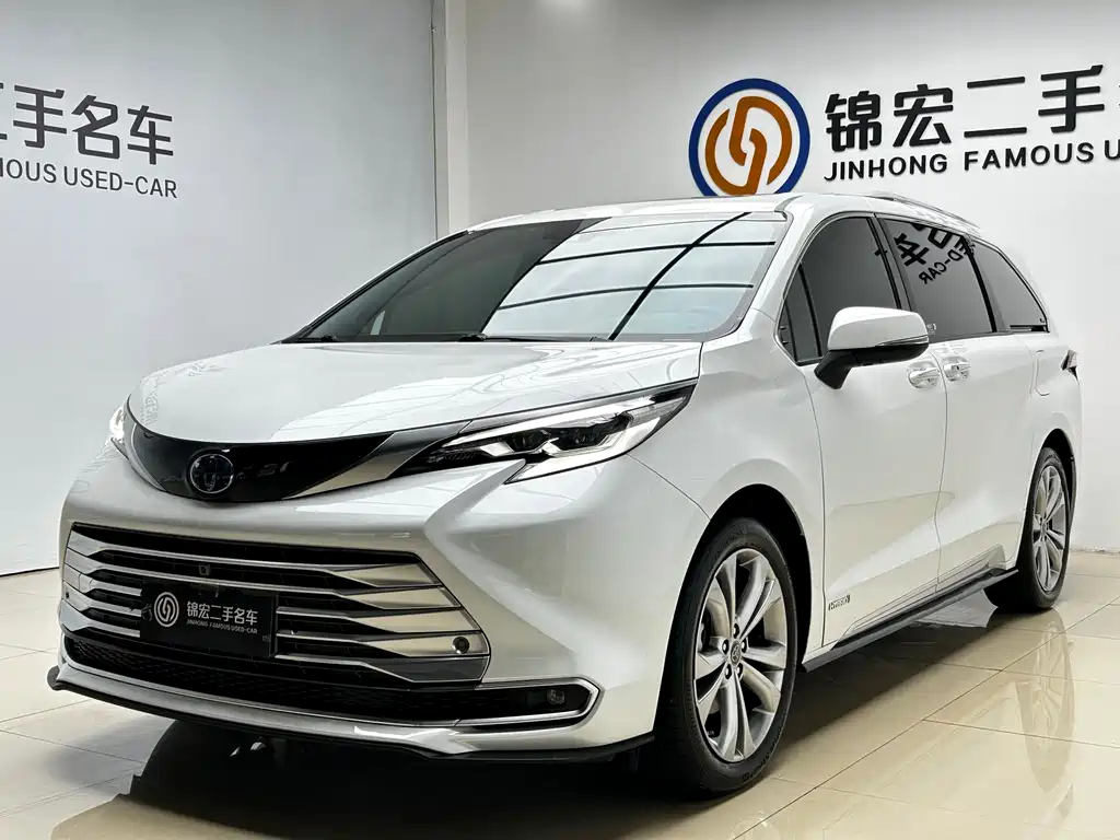 Toyota Sienna 2024 — фото 1