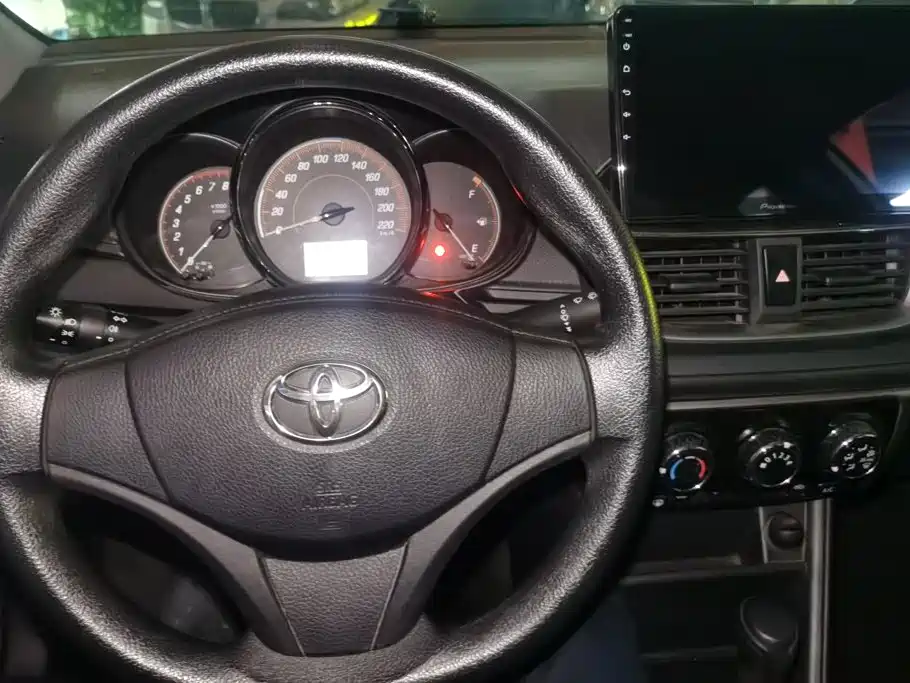 Toyota Yaris L 2021 — фото 12