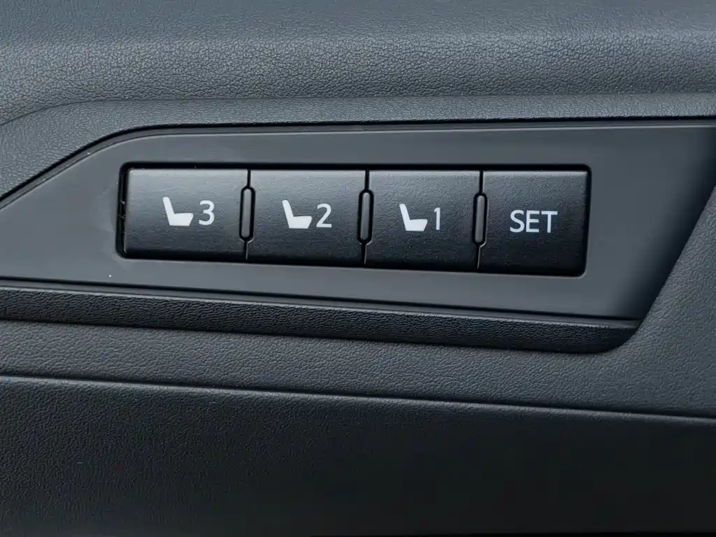 Toyota Alphard 2021 — фото 23