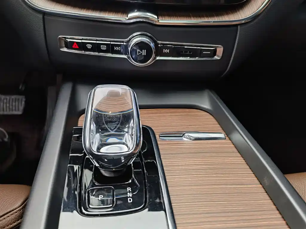 Volvo XC60 PHEV 2024 — фото 15