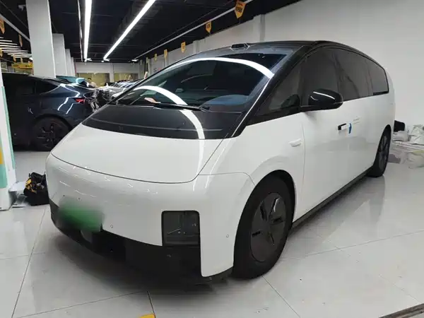 Li Auto MEGA 2025