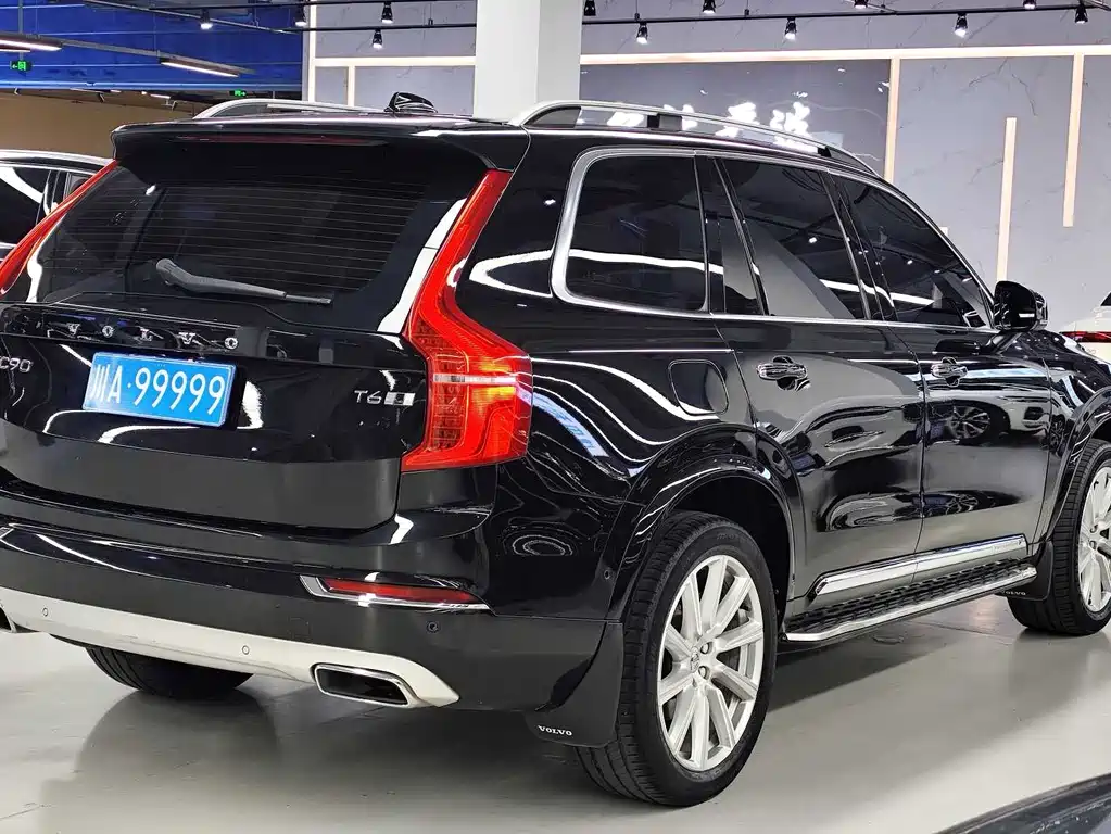 Volvo XC90 2018 — фото 11