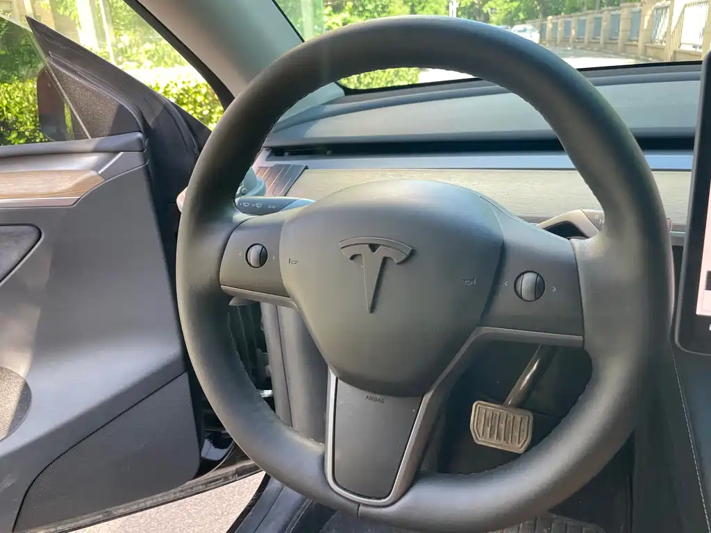 Tesla Model Y 2022 — фото 10