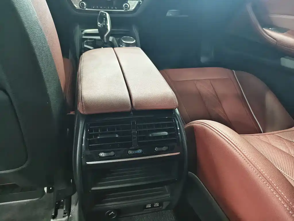 BMW 5 Series 2021 — фото 10