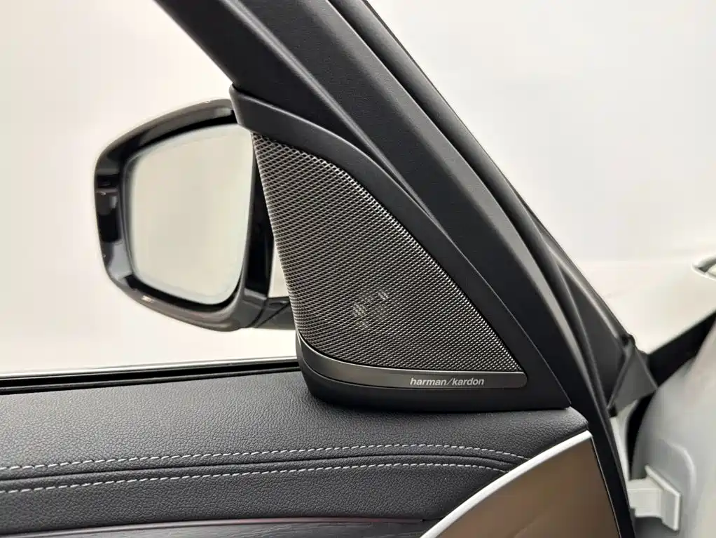 BMW 5 Series 2021 — фото 15