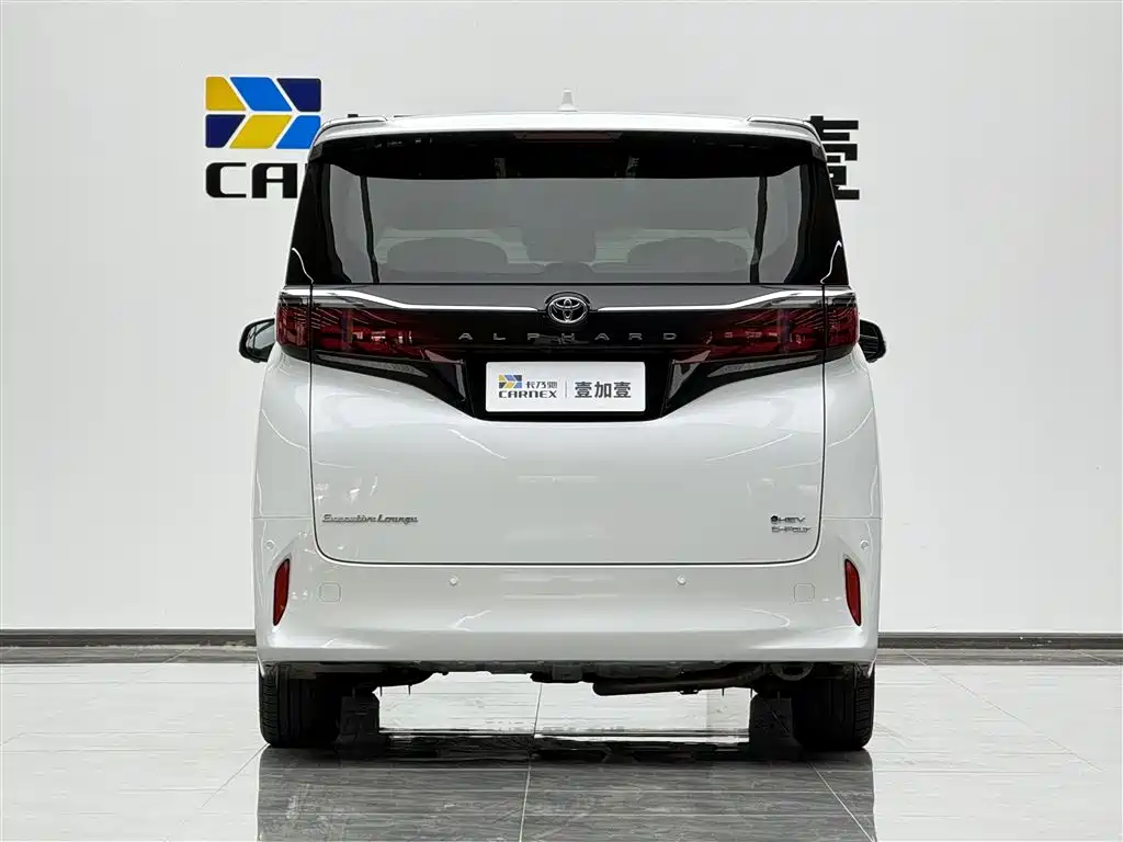 Toyota Alphard 2024 — фото 18