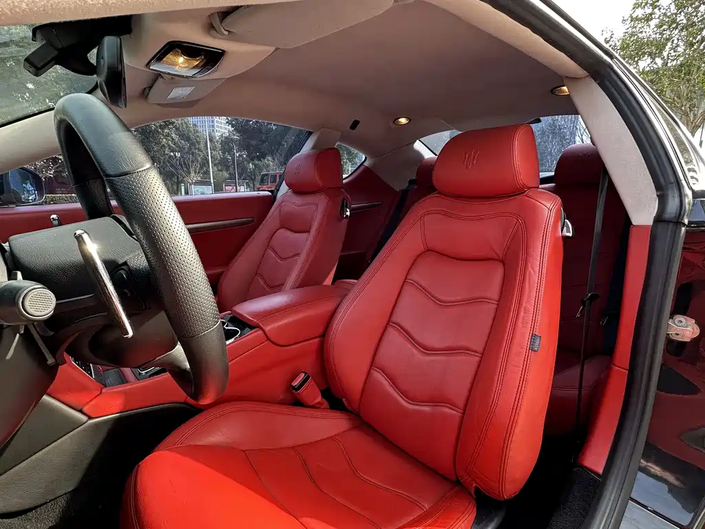 Maserati GranTurismo 2016 — фото 10
