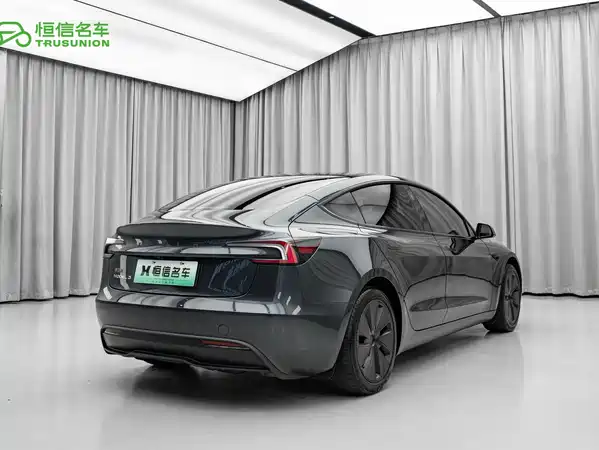 Tesla Model 3 2025