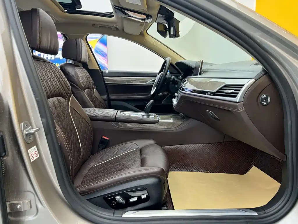 BMW 7 Series 2020 — фото 19