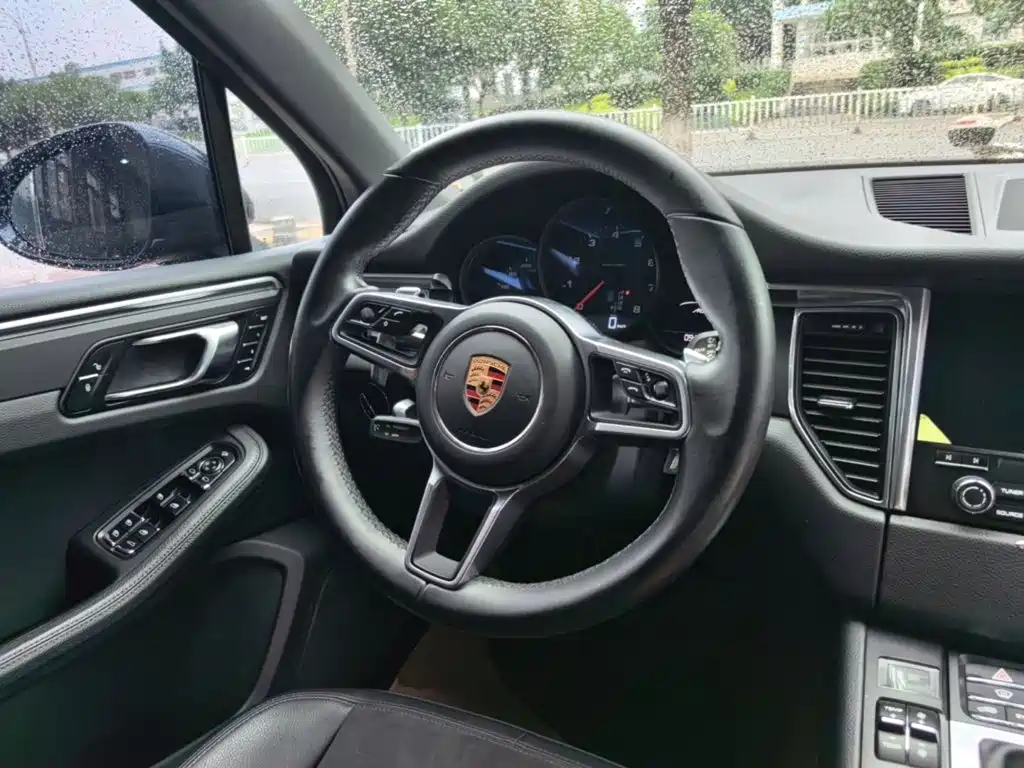 Porsche Macan 2018 — фото 11