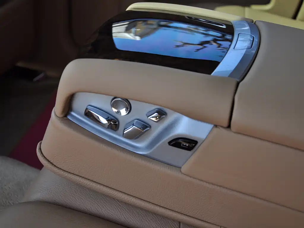 Rolls-Royce Ghost 2013 — фото 13