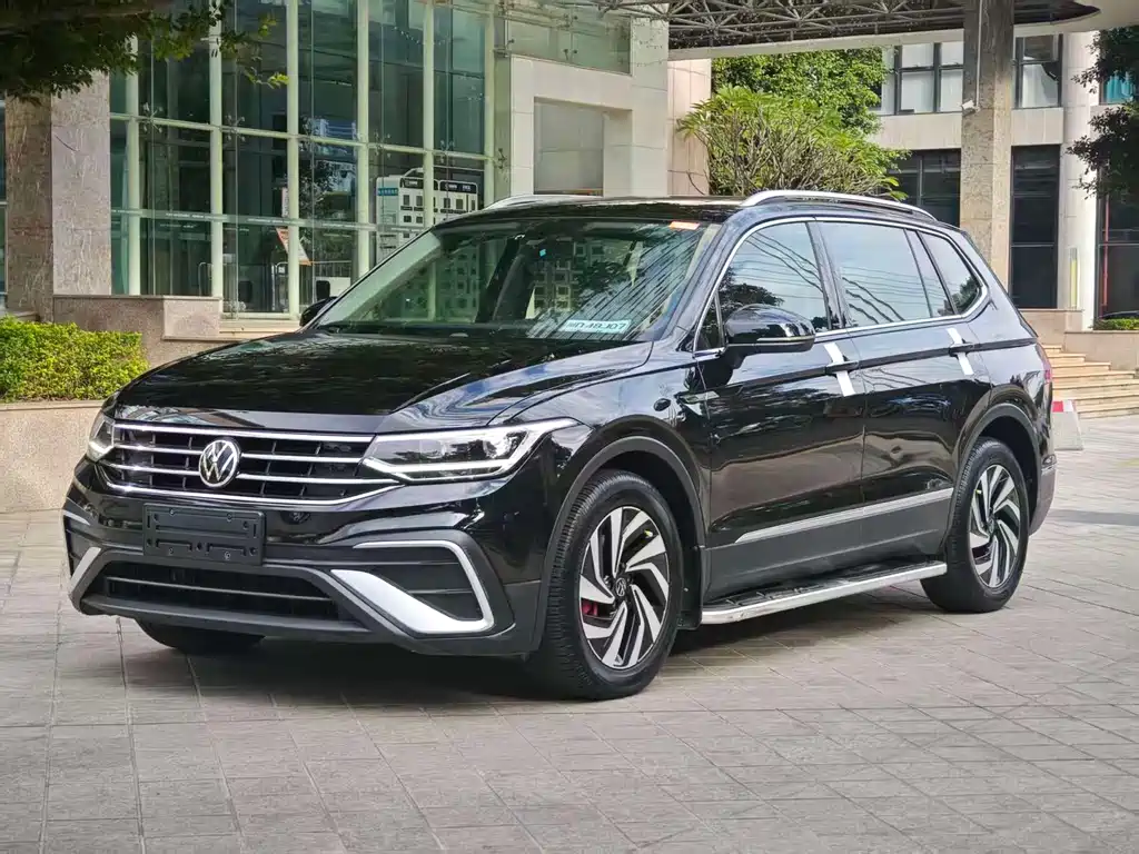 Volkswagen Tiguan L 2021 — фото 1