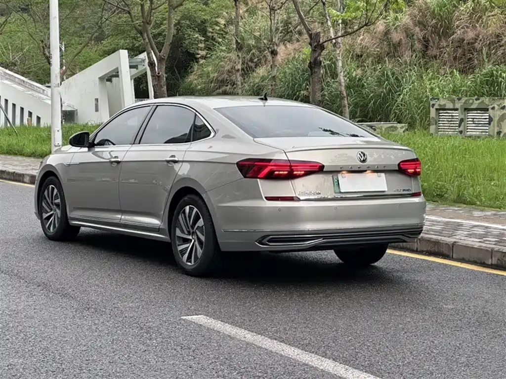 Volkswagen Passat New Energy 2020 — фото 21