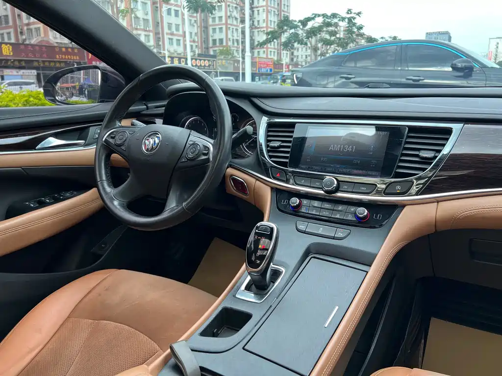 Buick LaCrosse 2017 — фото 17