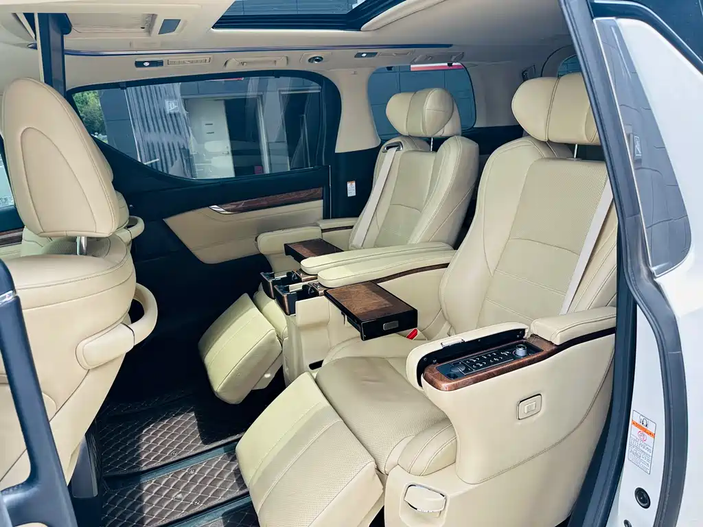Toyota Alphard 2017 — фото 11