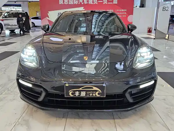Porsche Panamera 2021