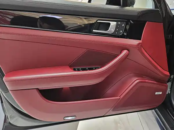 Porsche Panamera 2021