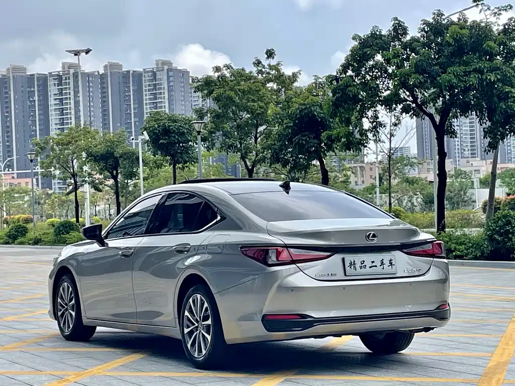 Lexus ES 2023 — фото 4