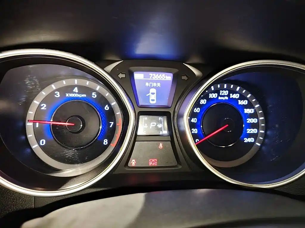 Hyundai Elantra 2017 — фото 12