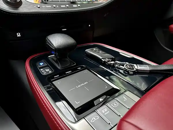 Lexus LS 2018
