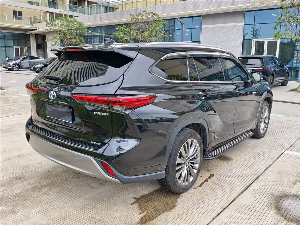 Toyota Highlander 2022 — фото 9