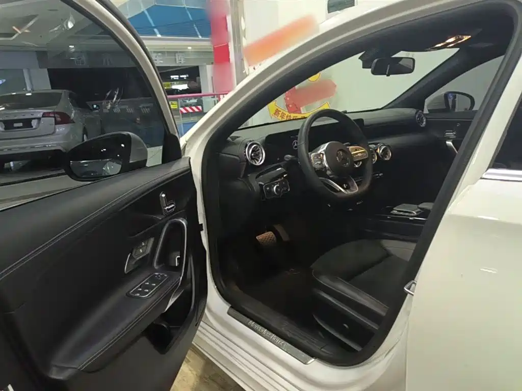Mercedes-Benz A-Class 2023 — фото 16