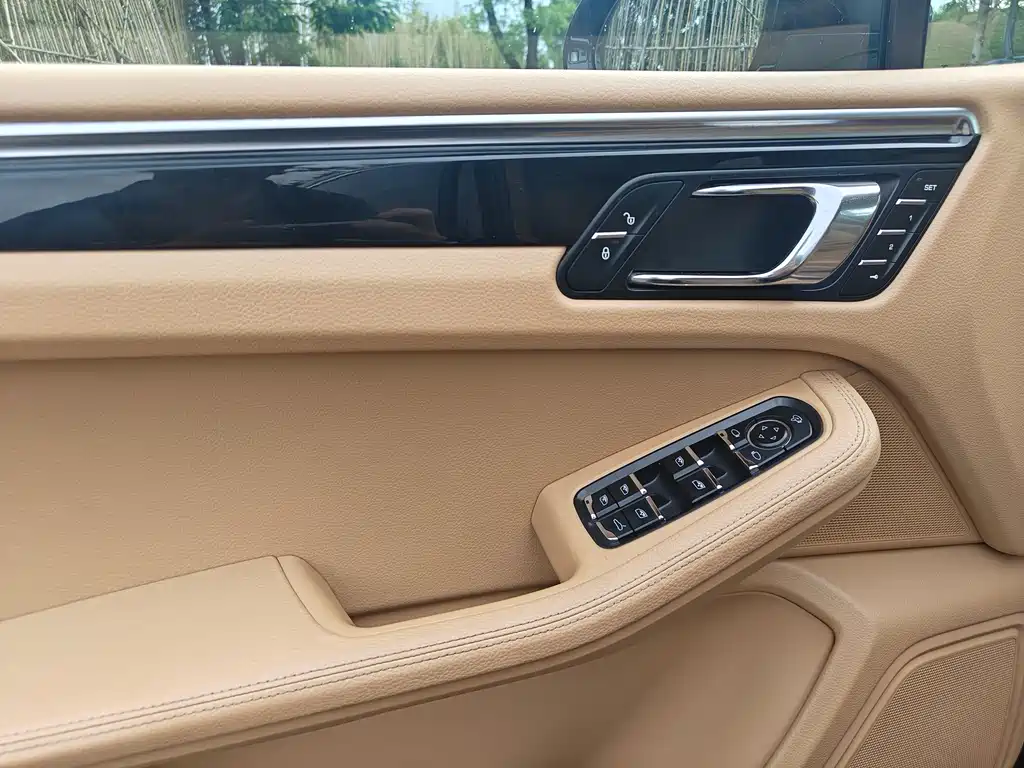 Porsche Macan 2015 — фото 12
