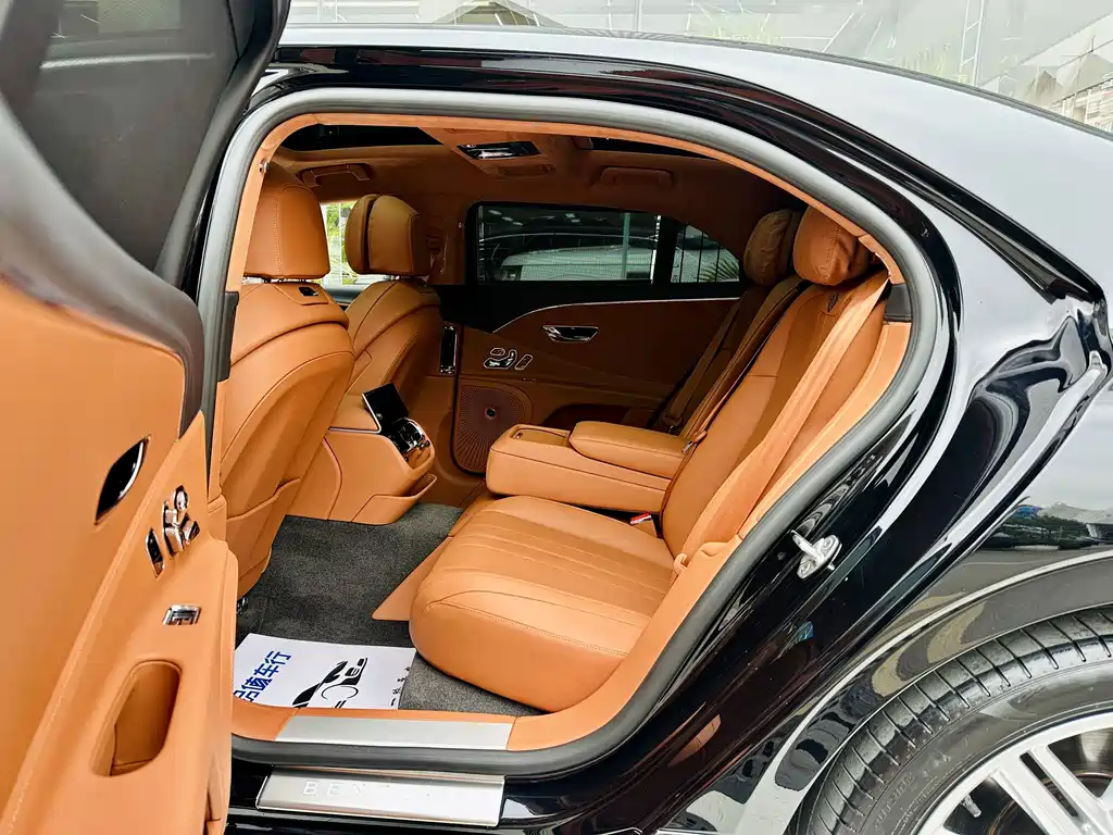 Bentley Flying Spur 2023 — фото 2