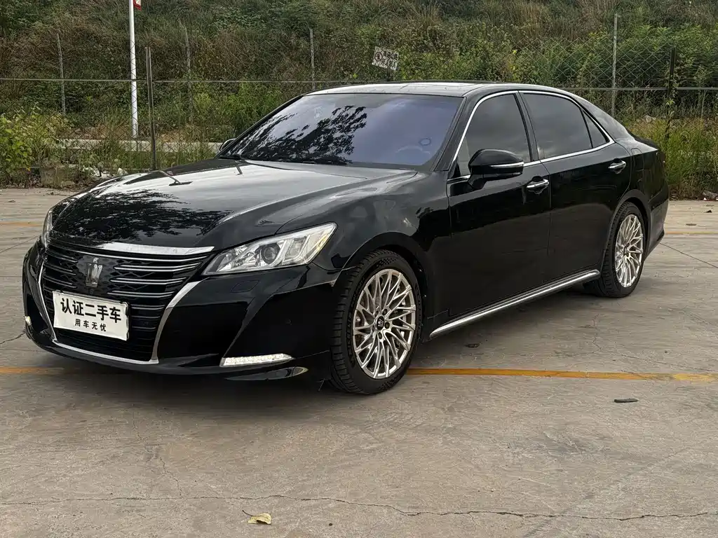 Toyota Crown 2019 — фото 1