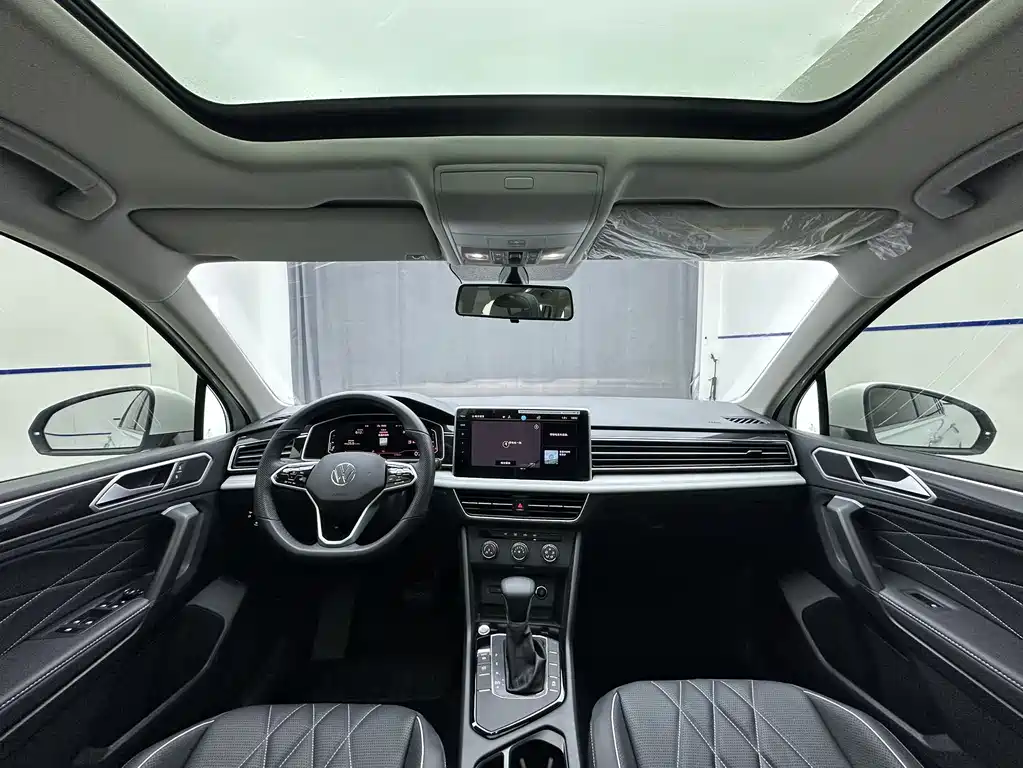 Volkswagen Tiguan L 2023 — фото 12