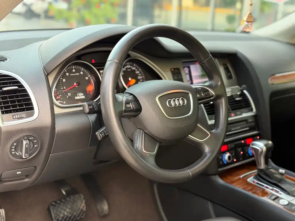 Audi Q7 2015 — фото 9