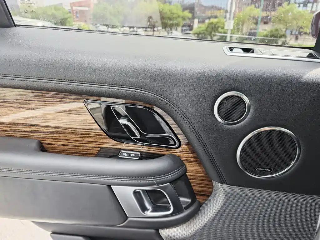 Land Rover Range Rover 2018 — фото 17