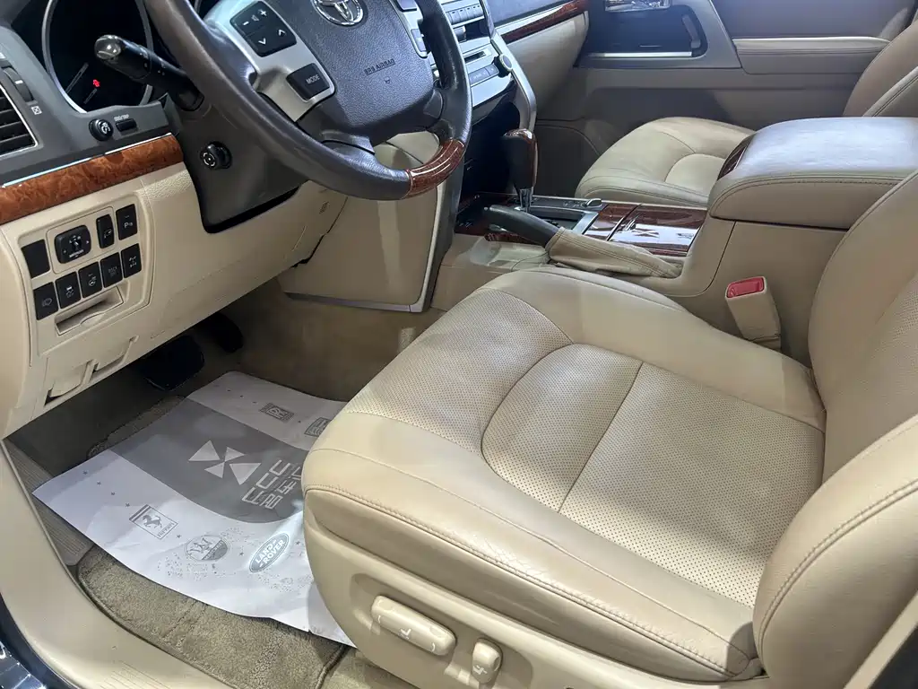 Toyota Land Cruiser 2018 — фото 10