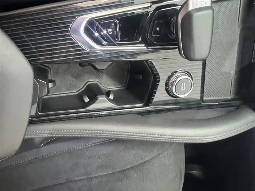 Geely Xingyue L 2024 — фото 9