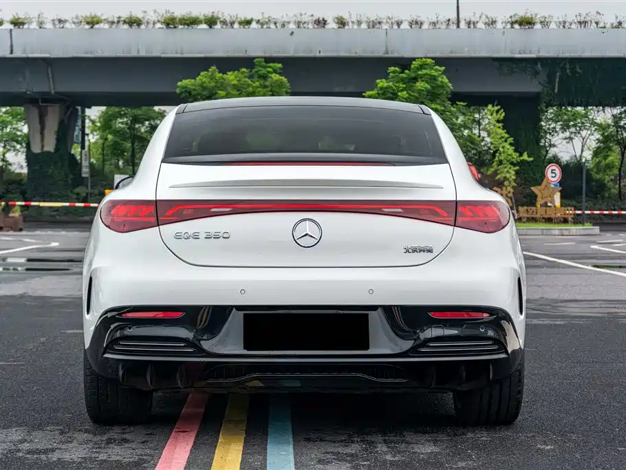 Mercedes-Benz EQE 2025