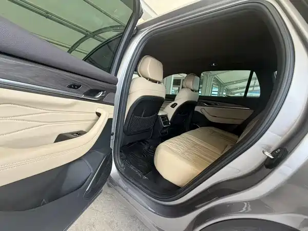 Geely Xingyue L 2025