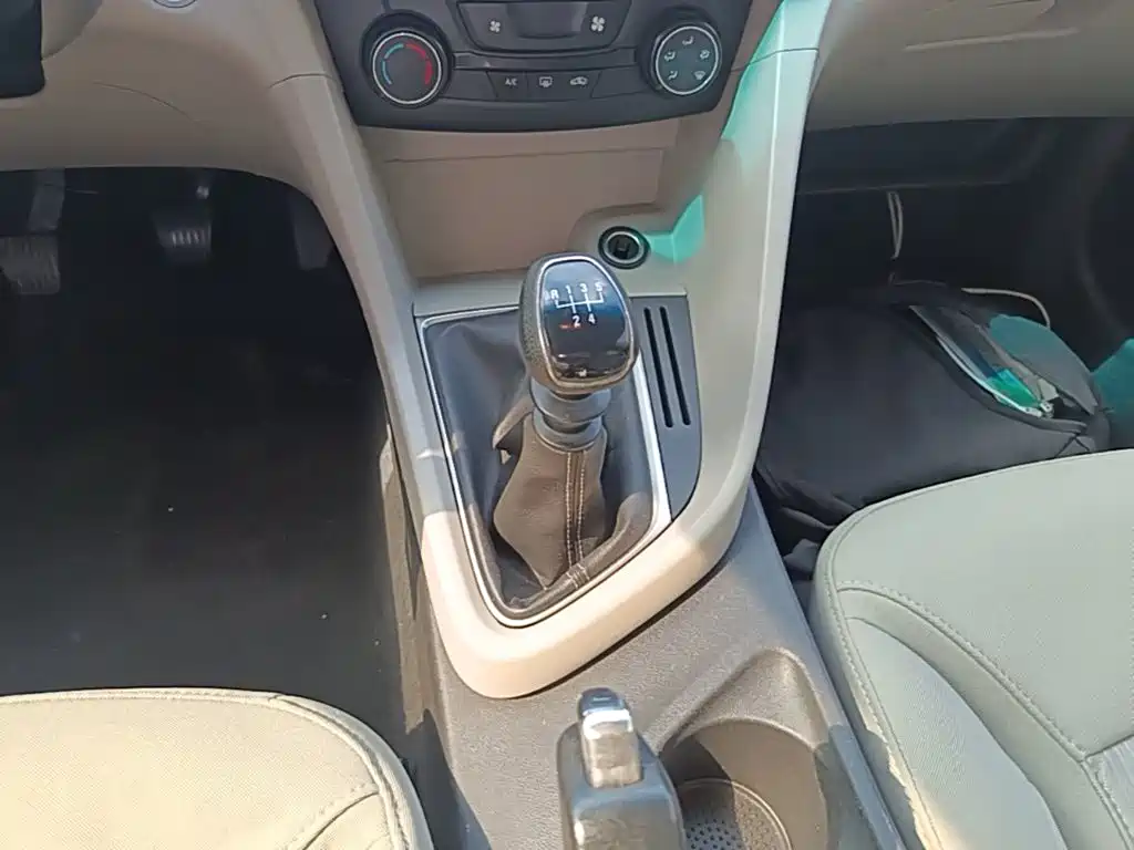 Buick Excelle 2017 — фото 14