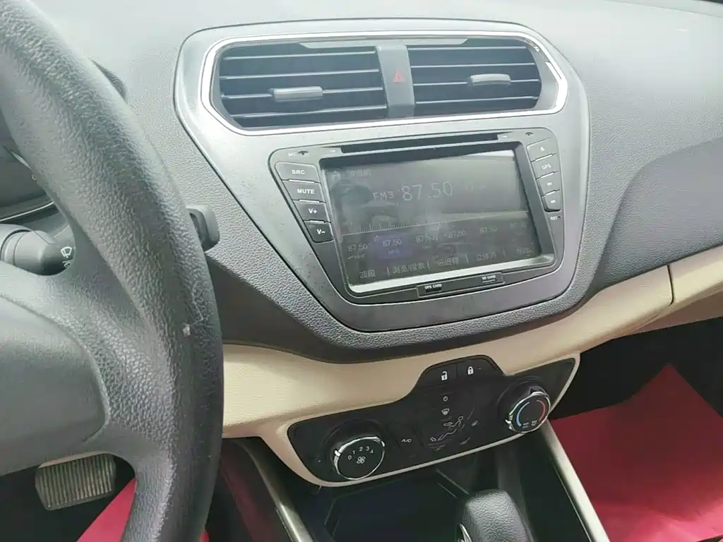 Ford Escort 2015 — фото 13
