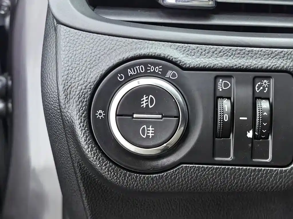 Buick Envision Plus 2017 — фото 21