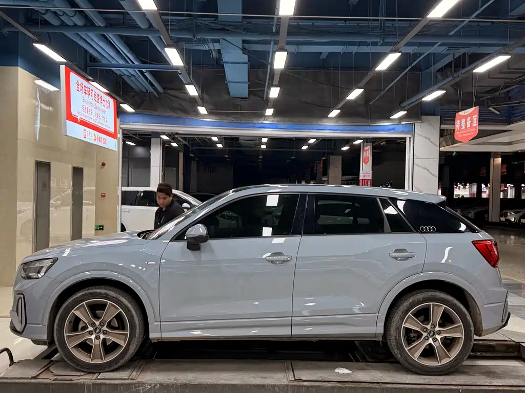 Audi Q2L 2022 — фото 15