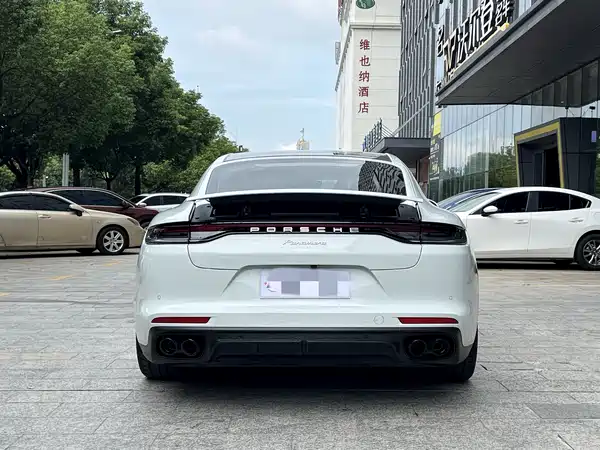 Porsche Panamera 2021