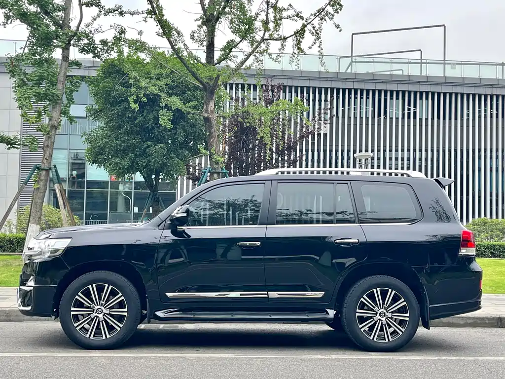 Toyota Land Cruiser 2019 — фото 3
