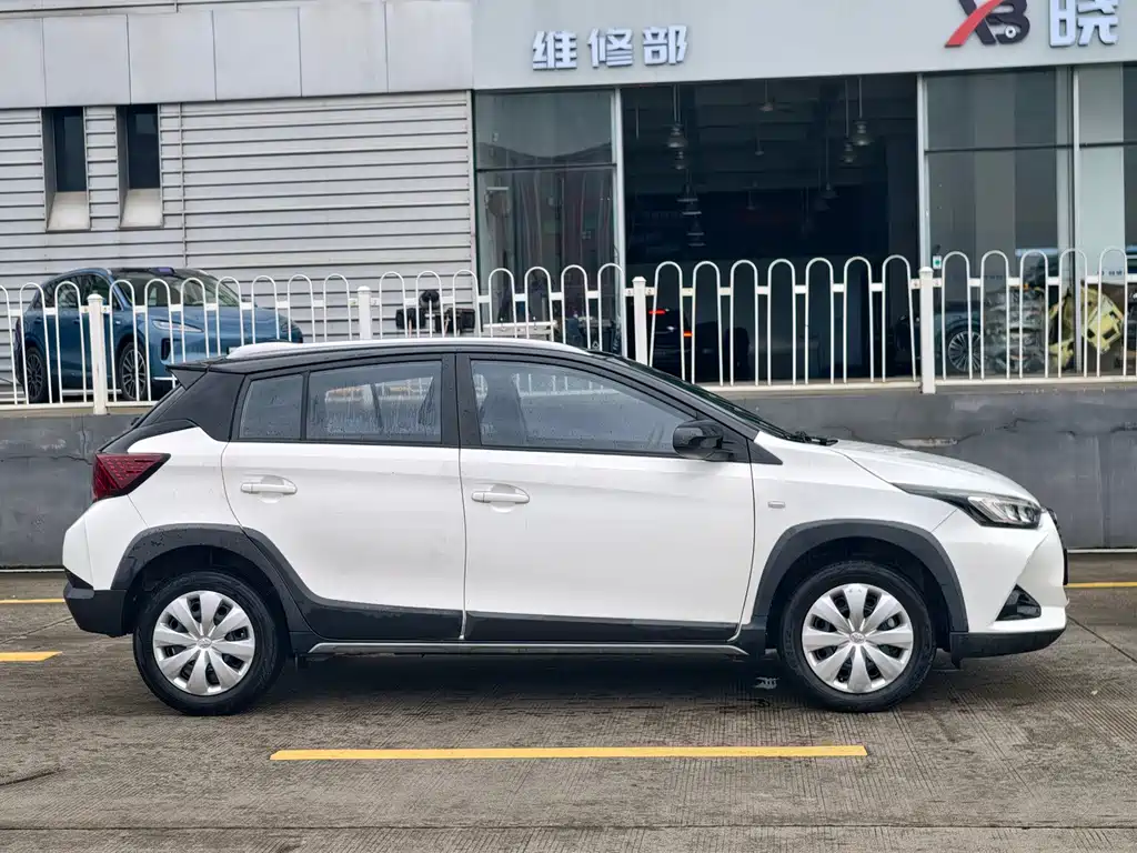 Toyota Yaris L 2022