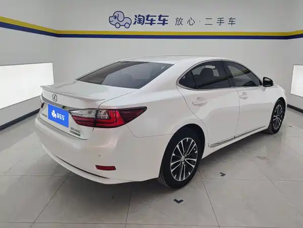 Lexus ES 2016