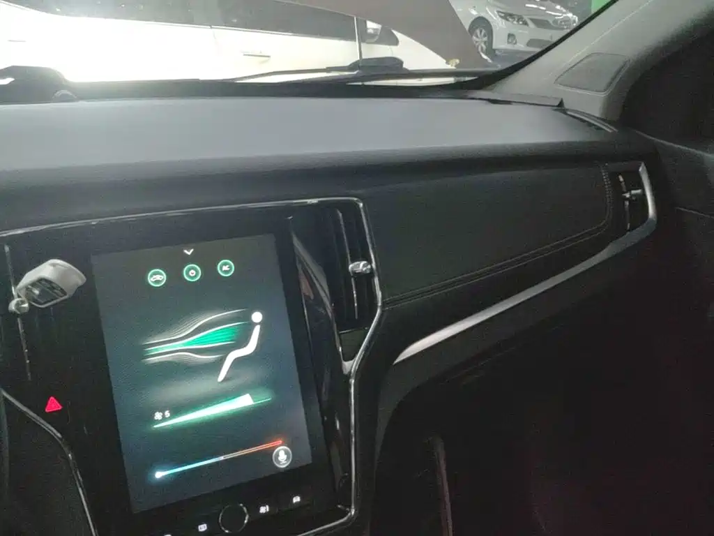 Roewe RX5 2019 — фото 10