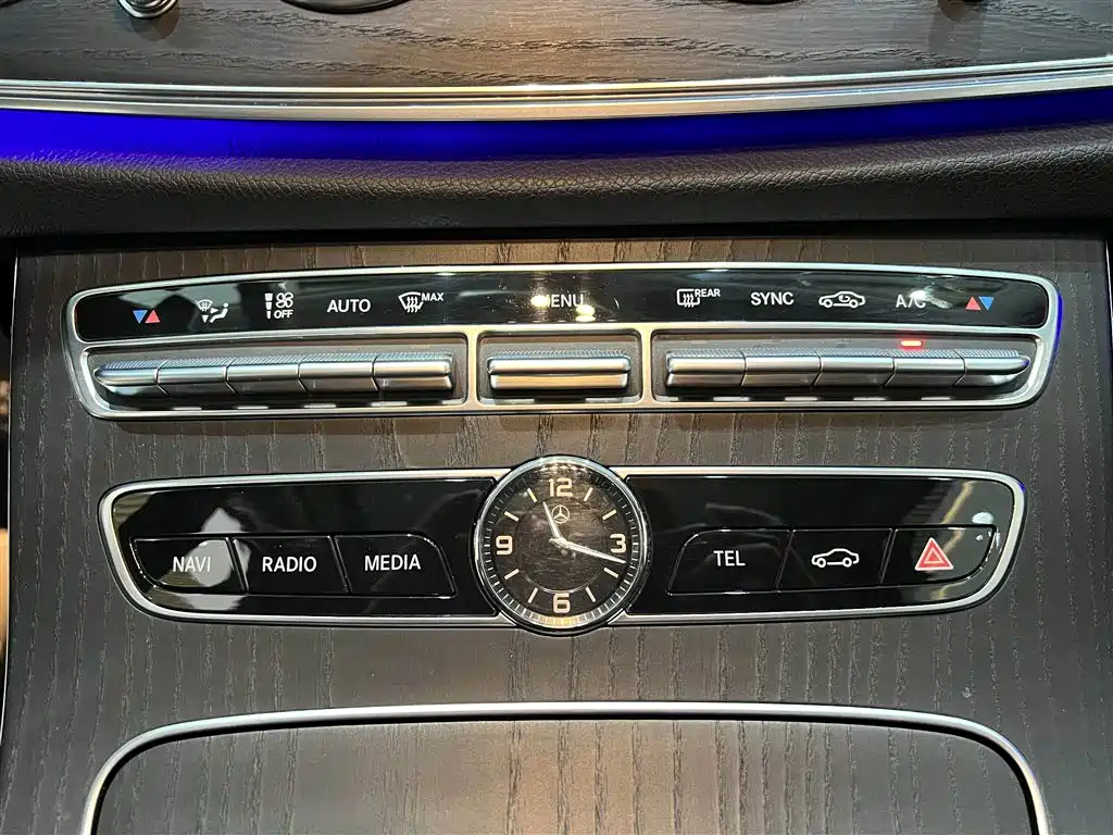 Mercedes-Benz E-Class 2019 — фото 17