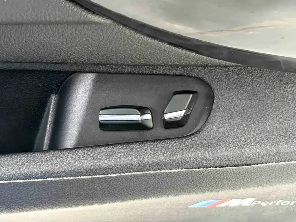 BMW 3 Series 2018 — фото 27