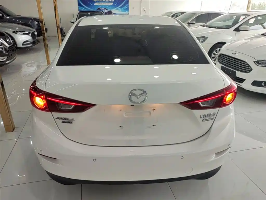 Mazda 3 Axela 2019 — фото 6