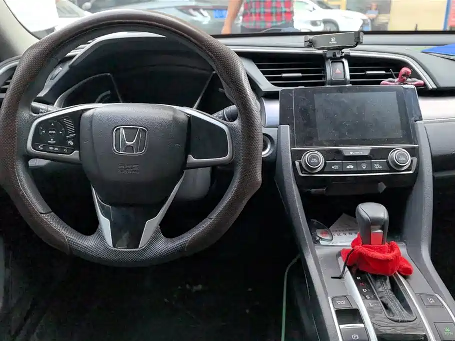 Honda Civic 2018 — фото 12